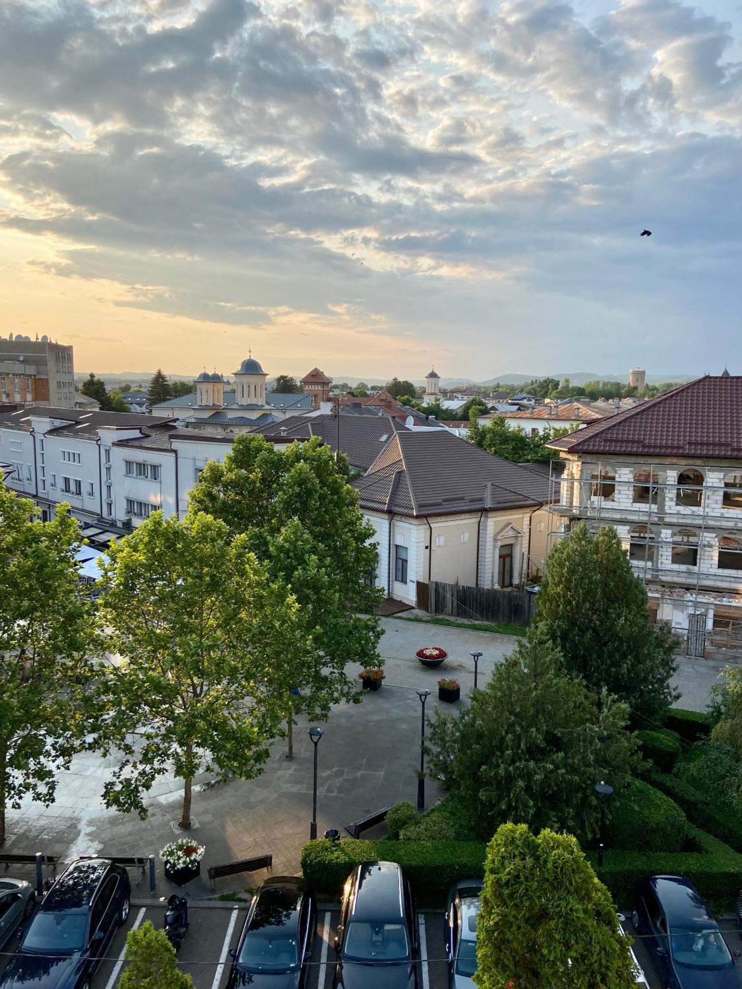 Old Town View- Ultracentral Apartment Targoviste Zewnętrze zdjęcie