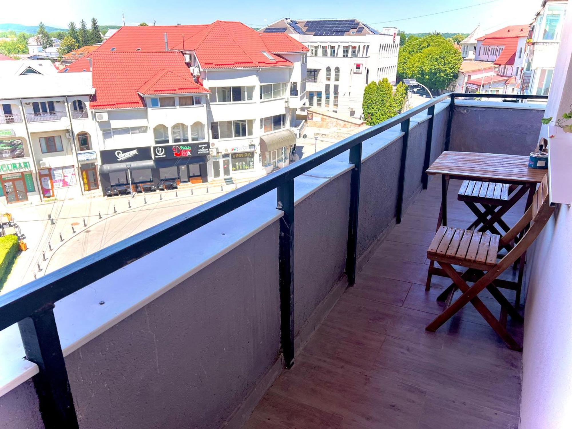 Old Town View- Ultracentral Apartment Targoviste Zewnętrze zdjęcie