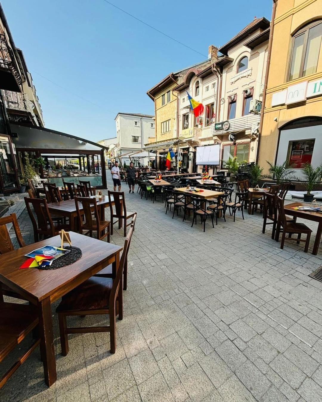 Old Town View- Ultracentral Apartment Targoviste Zewnętrze zdjęcie