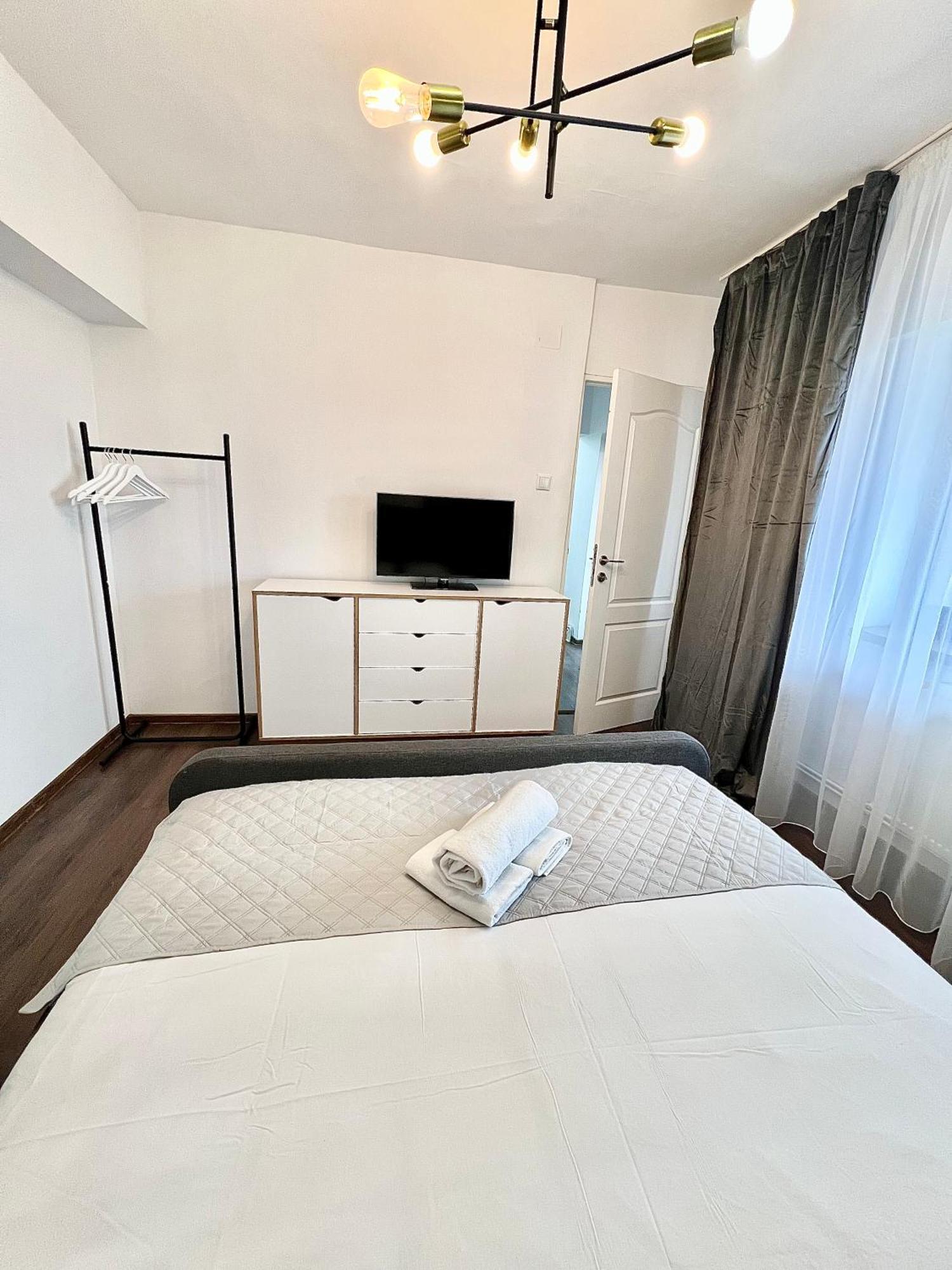 Old Town View- Ultracentral Apartment Targoviste Zewnętrze zdjęcie